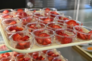 Des fraises bio pour le dessert dans les écoles