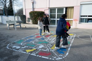 Jeux pochoirs cours d'écoles