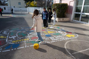 Jeux pochoirs cours d'écoles