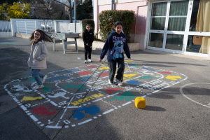 Jeux pochoirs cours d'écoles