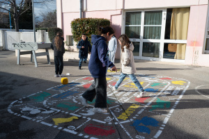 Jeux pochoirs cours d'écoles