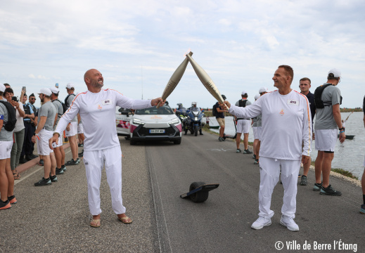 Thierry Pénichon et la flamme olympique