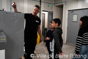Visite du CMJ dans une imprimerie